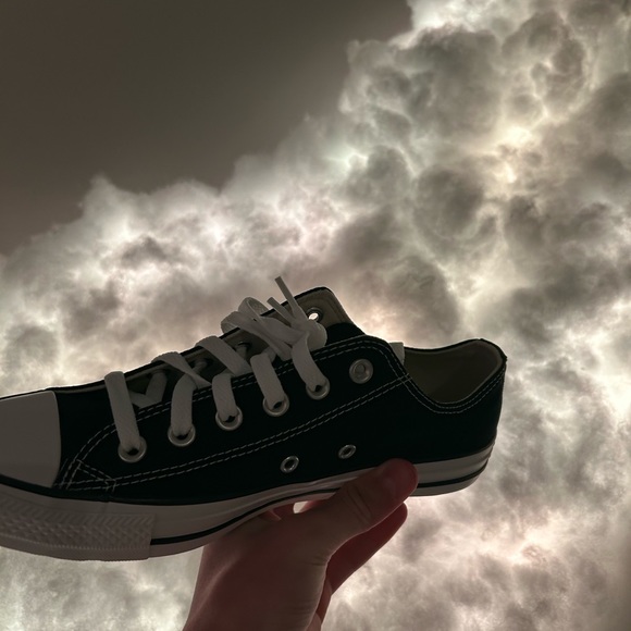 BRAND NEW!!!! Size 8,5 converse low tops can come with box up to you - Picture 2 of 3